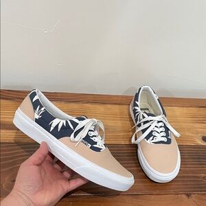 Vans Leather/Canvas Palm Leaf Print Women’s Size 6.5